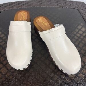 Seychelles Loud & Clear Leather Slip On Clogs Stud Detail Size 7